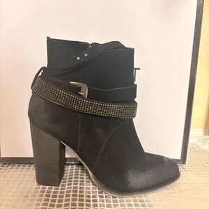 Nine West Black Heeled Boots Sleek Design